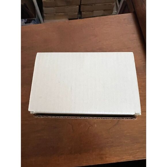 Box of 100 Vintage common baseball cards in hard plastic sleeves (Lot #4) Box of 100 Vintage common baseball cards in hard plastic sleeves (Lot #4)